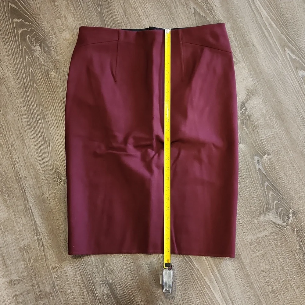Ann Taylor Deep Burgandy Stretch Pencil Skirt - Size 8 - Picture 2 of 9